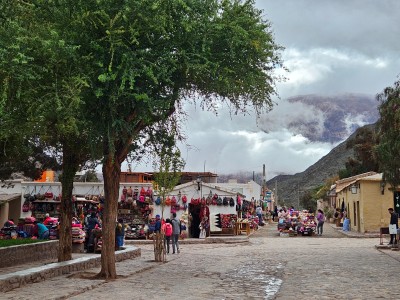 que ver en purmamarca: la plaza