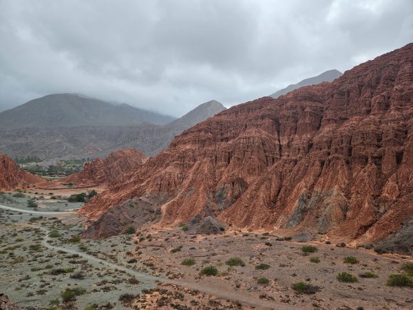 que ver en purmamarca: paseo de los colorados