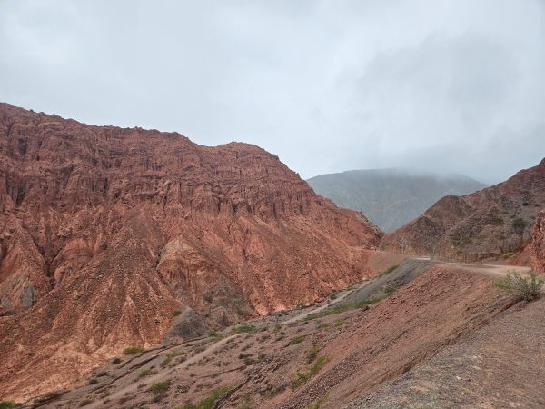 que ver en purmamarca: paseo de los colorados