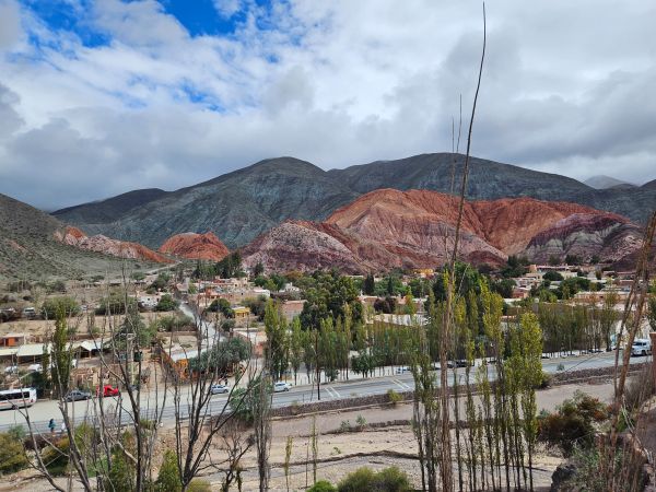 que ver en purmamarca: cerro el morado
