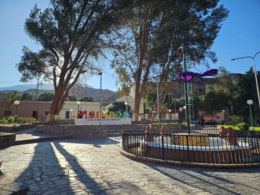 alrededores de Tilcara: plaza de Maimará