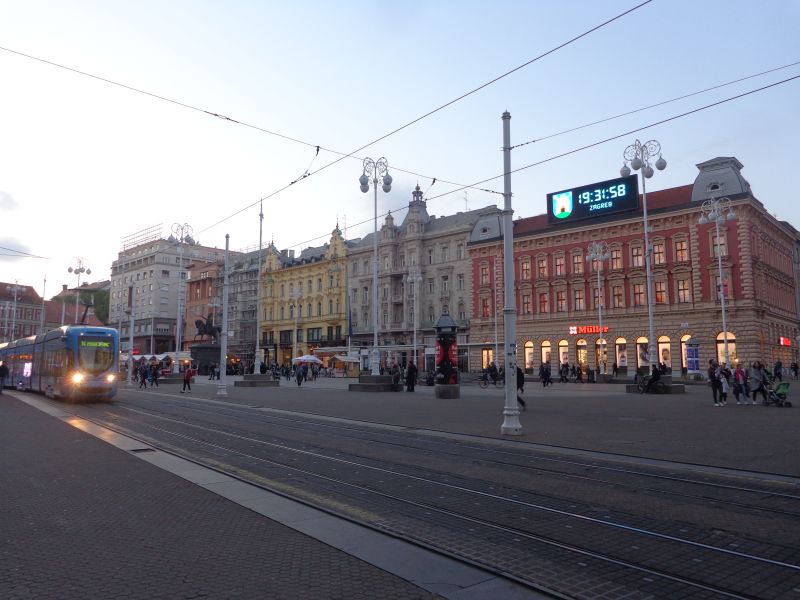 que ver en zagreb 1: Plaza Ban Jelačić