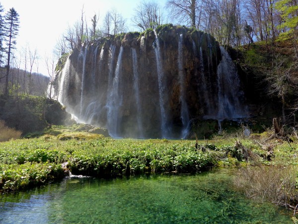 Una de las cascadas para visitar el Parque Plitvice